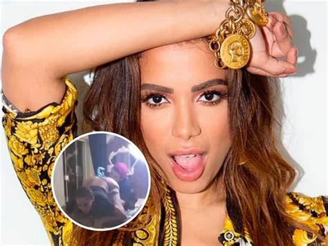 Anitta faz revelação sobre tatuagem íntima: “Para ...